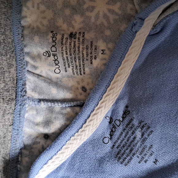 Cuddle Duds Blue/Gray Snowflake Pajamas - Picture 6 of 6